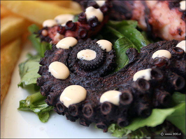 El sabroso pulpo chamuscado de La Soga tiene carne blanda y una piel crocante - La Soga