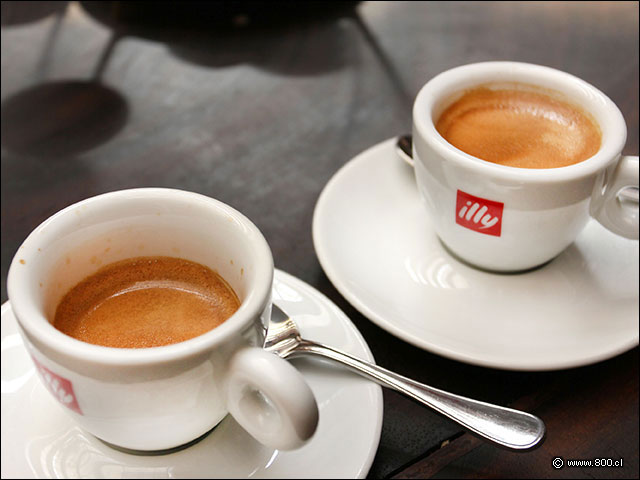 Caf espresso y ritratto de Illy - Rubaiyat