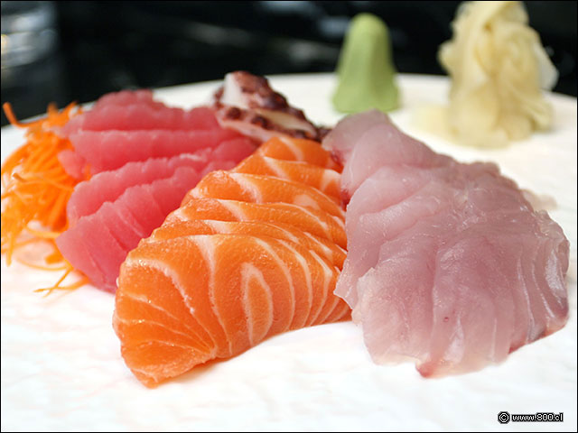 Corvina, salmón y atún en sashimi Restaurante Sabor y Aroma Fotos de Platos