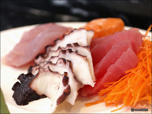 Pulpo y atún en ese Sashimi mixto de Sabor y Aroma Restaurante Sabor y Aroma Fotos de Platos