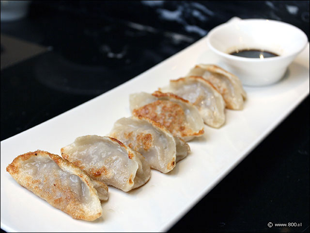 Delicada masa crocante y un sabroso relleno en estas Gyosas de Cerdo - Sabor y Aroma