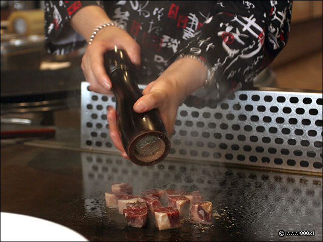 Dados de Wagyu en plancha Teppanyaki - Sabor y Aroma