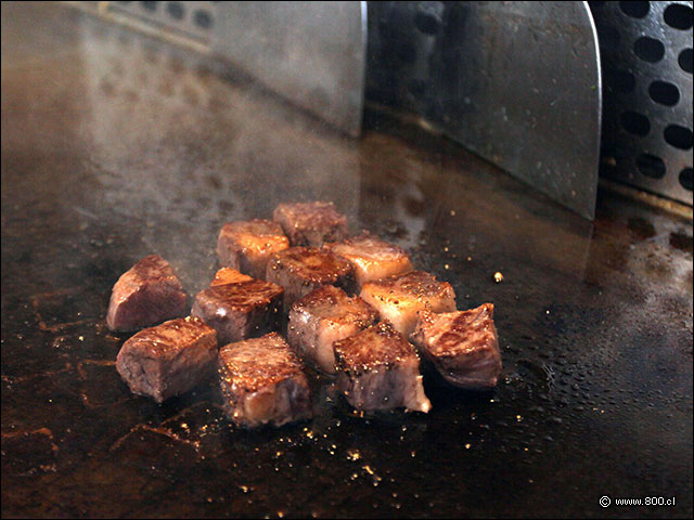 Dados de carne de Wagyu aderezados con pimienta y especias en Sabor y Aroma Restaurante Sabor y Aroma Fotos de Platos