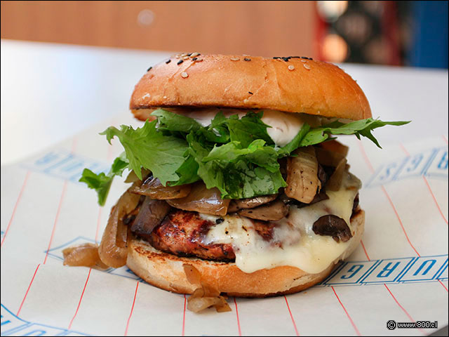 La golosa Hamburguesa Funghi, con base de champi�ones y queso fundido - Burgs