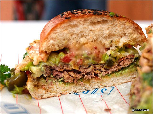 La crocante Hamburguesa Mex por dentro - Burgs