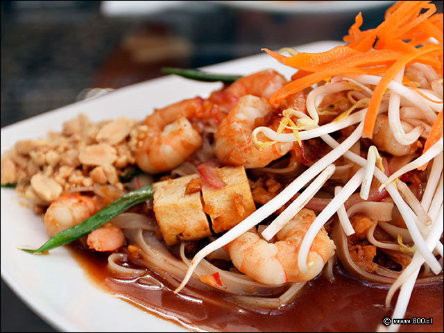Fideos de arroz, tofu, man, diente de dragn y camarones en el Pad Thai - Pad Thai