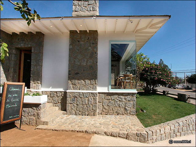 Detalle de la entrada al restaurante - Macerado - Algarrobo