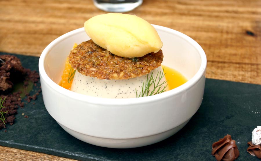 Flan de real vainilla, galletn y helado de limn