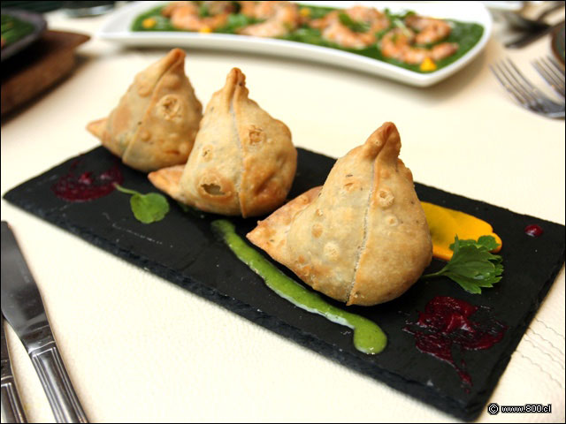 Samosa, empanadas de verduras - Majestic Kennedy