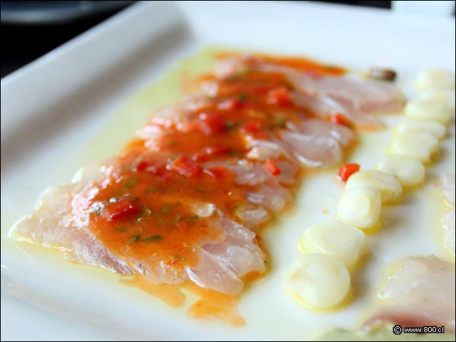 Corvina con salsa de rocoto como parte del Tiradito a los tres Ajes - Cocoa 2023 - La Dehesa