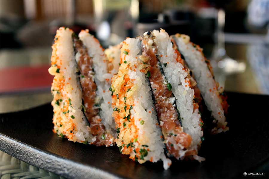 Hako, roll prensado relleno de salmn - Matsuri - Mandarin Oriental Santiago