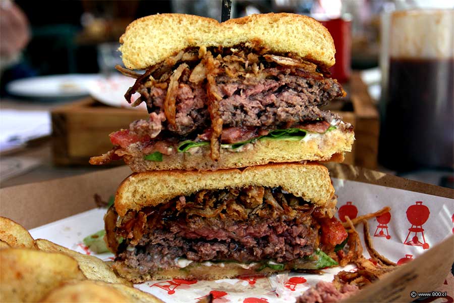 Los dos pisos de la hamburguesa Q120 Burger - Patio Webber