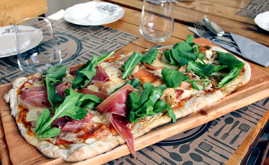 Pizza Mixta: La Del Mediterrneo / La Del Coloso