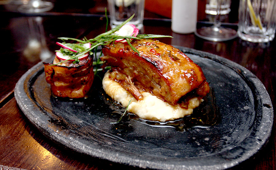 Costilla de Cerdo Acaramelada con Pur al Ajo Chilote - Mulato Restaurant