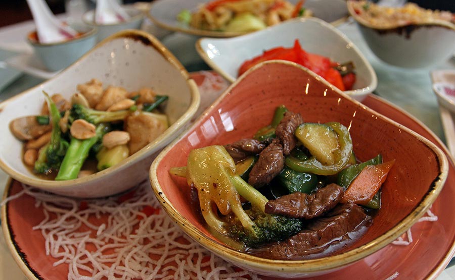 Filete Mongoliano y Pollo con Almendras