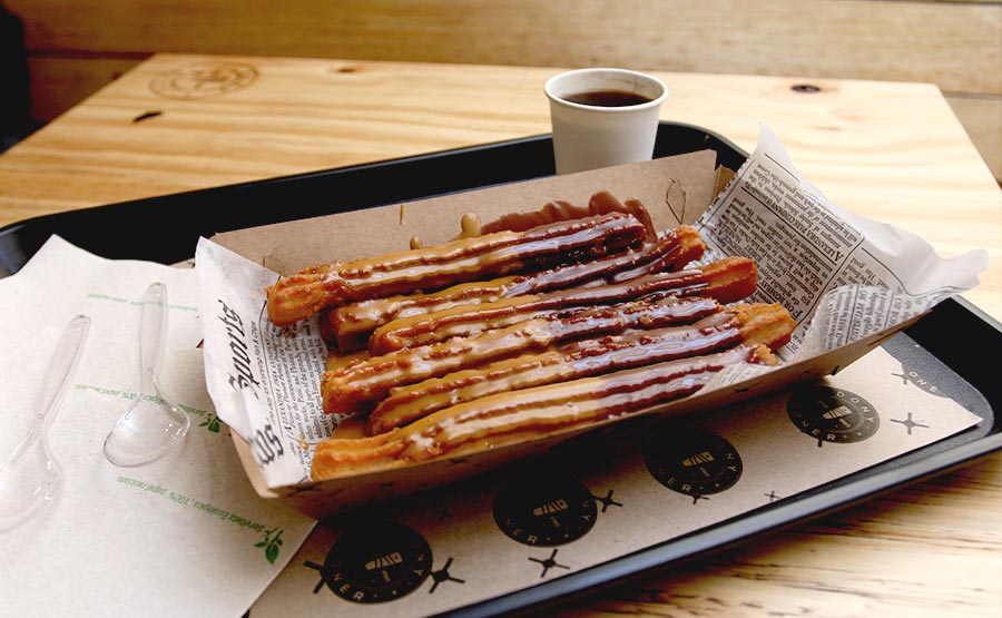 Postre de Churros con Salsa