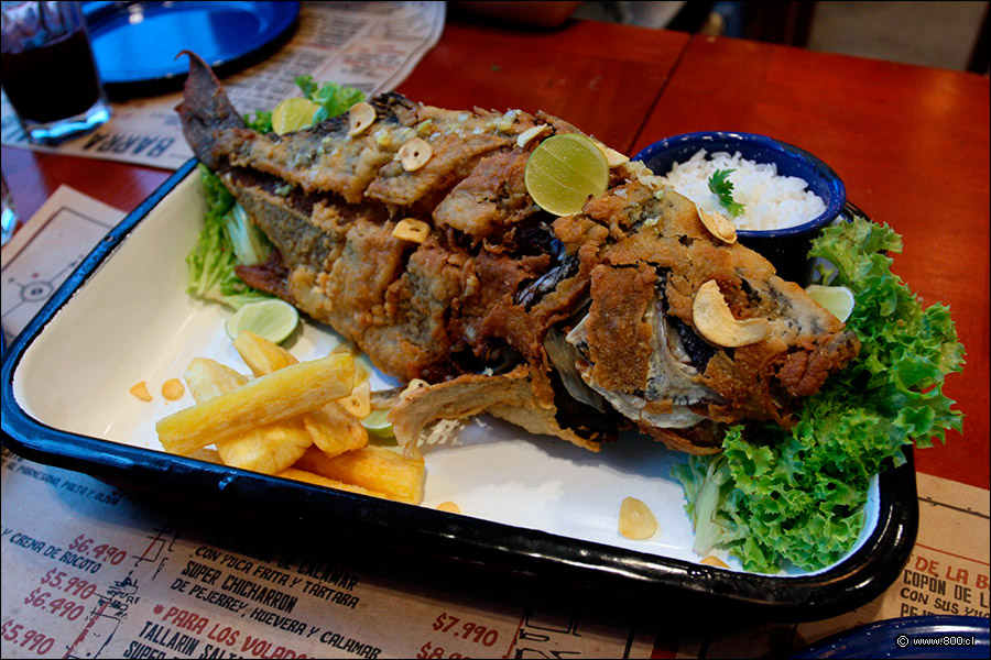 Los Pescados se Sirven enteros en Barra Chalaca - Barra Chalaca (Costanera Center)