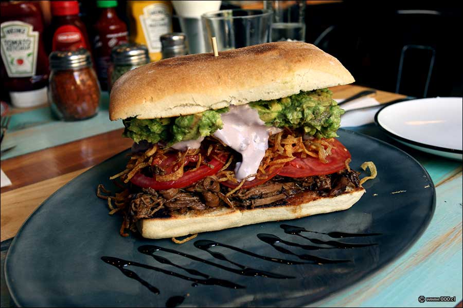 Sndwich de Mechada EL Desmechado de la Fuente de Soda Las Leas