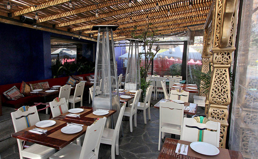 La terraza del restuarante Rishtedar de Vitacura