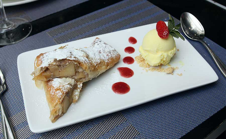 Strudel de Membrillo con Helado.