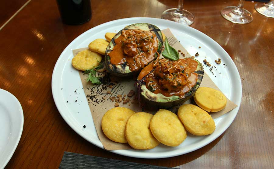 Palta Grillada con Camarones al Ají Panka. Restaurante Quitral (Paseo Lastarria) Fotos de Platos