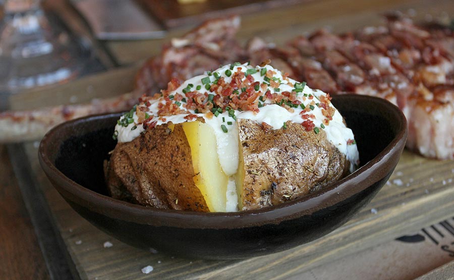 Golosa Papa con crema cida - Muu Steak - Parque Arauco