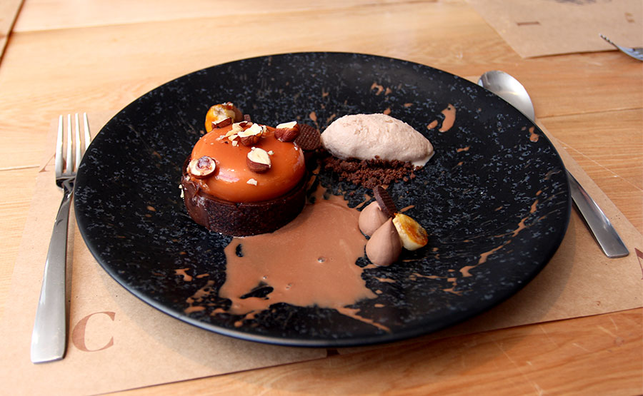 Tarta de Chocolate y Avellanas - Pescados Capitales