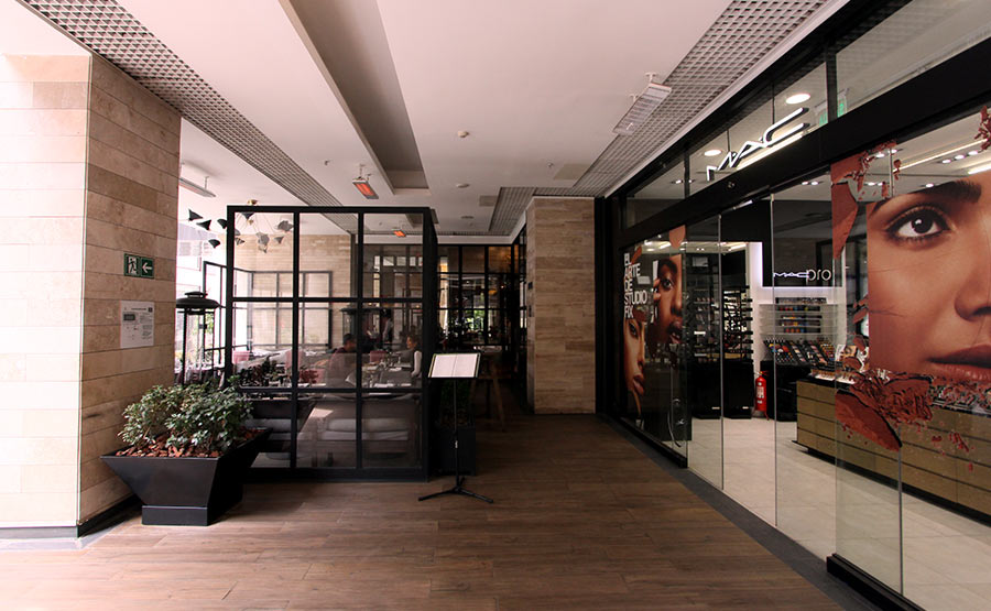 Area de acceso al restaurante Sottovoce en Mall Casa Costanera - Sottovoce Ristorante