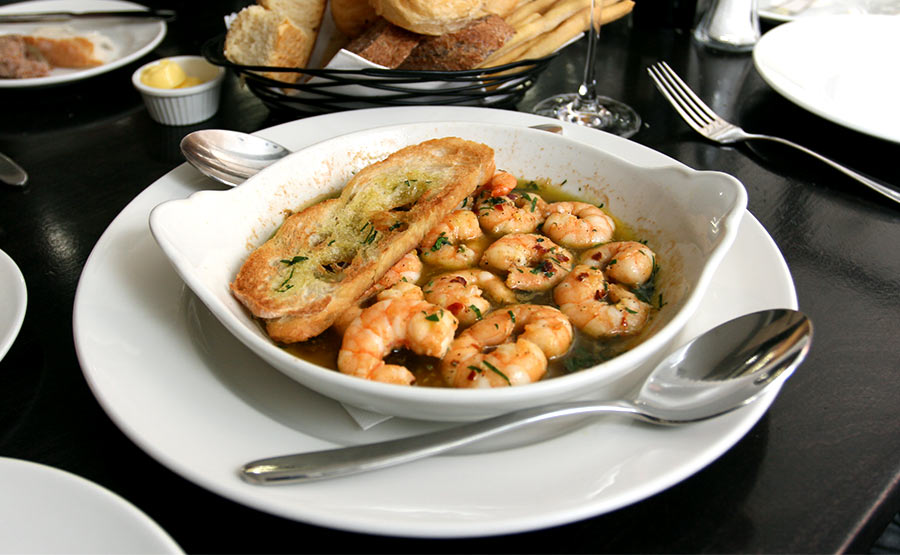 Cl�sicos y sabrosos Camarones al ajillo - Sottovoce Ristorante