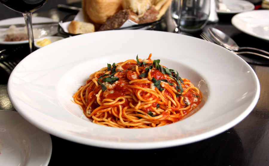 Los tradicionales Spaghetti Pomodoro e Bas�lico - Sottovoce Ristorante