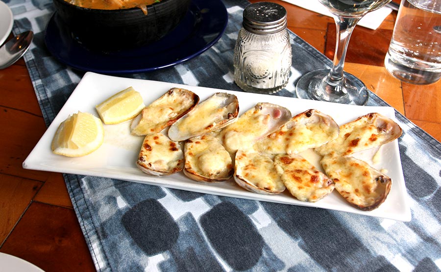 Tradicionales Machas a la Parmesana - Tres Peces Valparaso