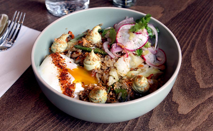 Arroz Frito con huevo, una nota oriental en medio de una cocina de casa