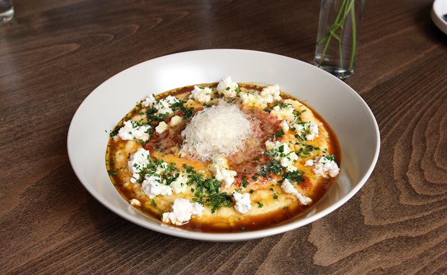Polenta con Cordero, plato con raz italiana