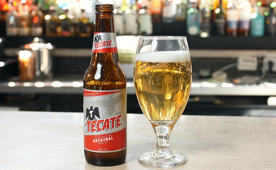 Cerveza mexicana Tecate - Lolita Jones - CV Galera