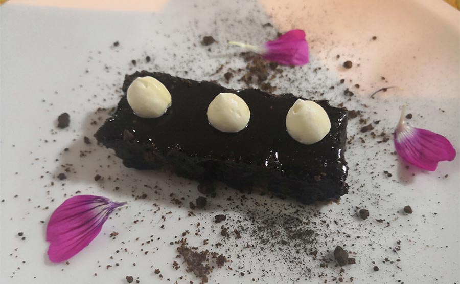 Brownie de cochayuyo y luche - Platos Rotos (La Serena)