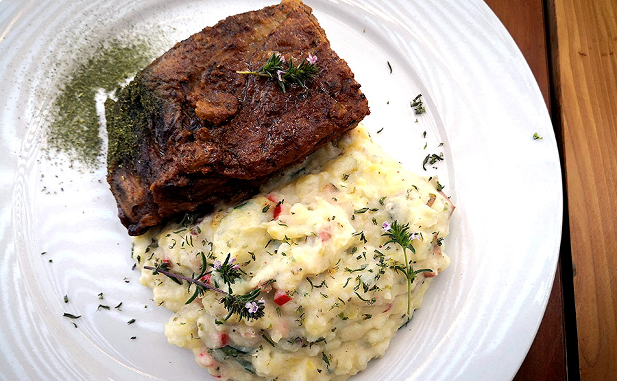 Costillar a la lea con pur rstico  - Magma Restaurant