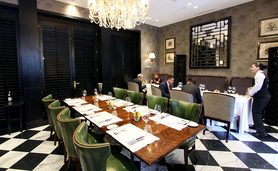 El elegante saln interior del Restaurante The Singular 