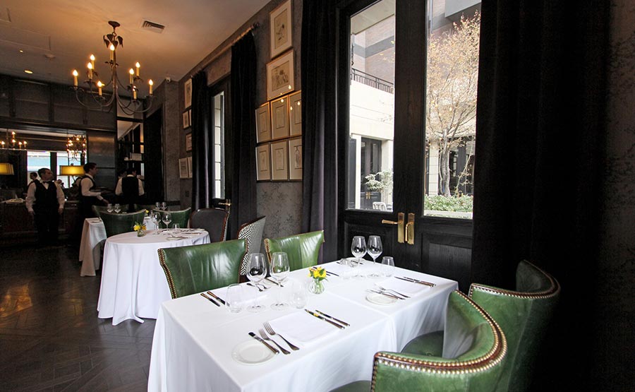 El elegante saln interior del Restaurante The Singular 