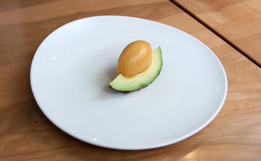 Postre de palta y sorbete de cuesco