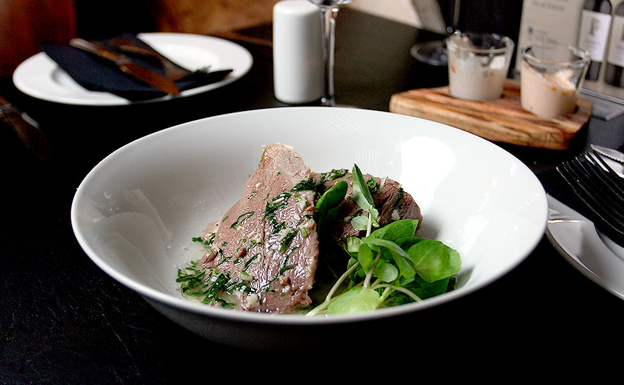 Elegante y sabrosa lengua en Escabeche