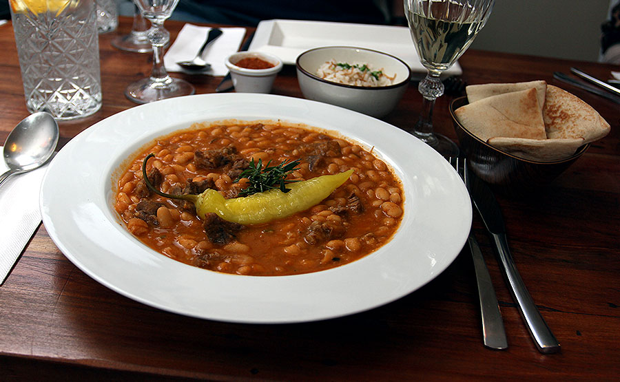 Etli Kurufasulye, porotos hechos con abundantes verduras - Meze