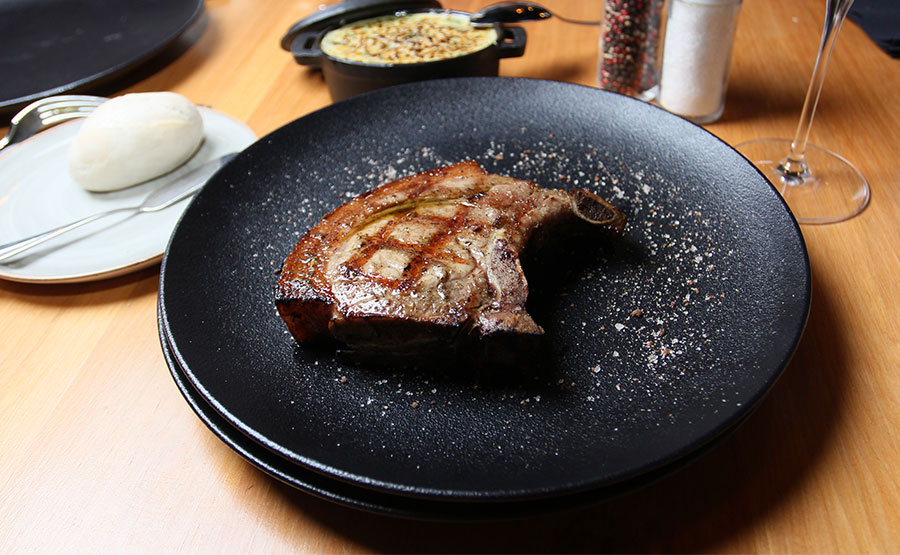 Chuletn de Cerdo, un corte casi inexistente en los restaurantes capitalinos - Santa Brasa Parque Arauco