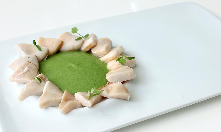 Chochas con gazpacho de palta - Olam