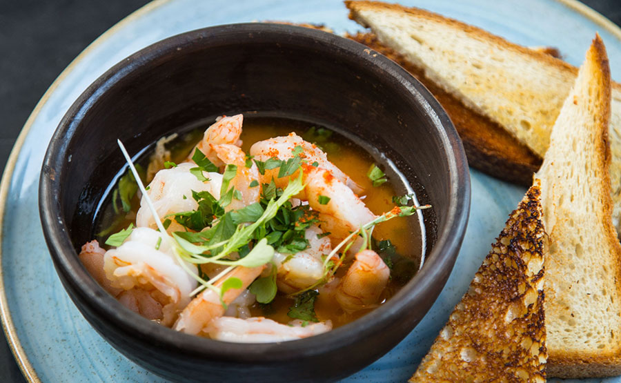 Gambas Scampi o Camarones al vino y ajo - País Restaurant