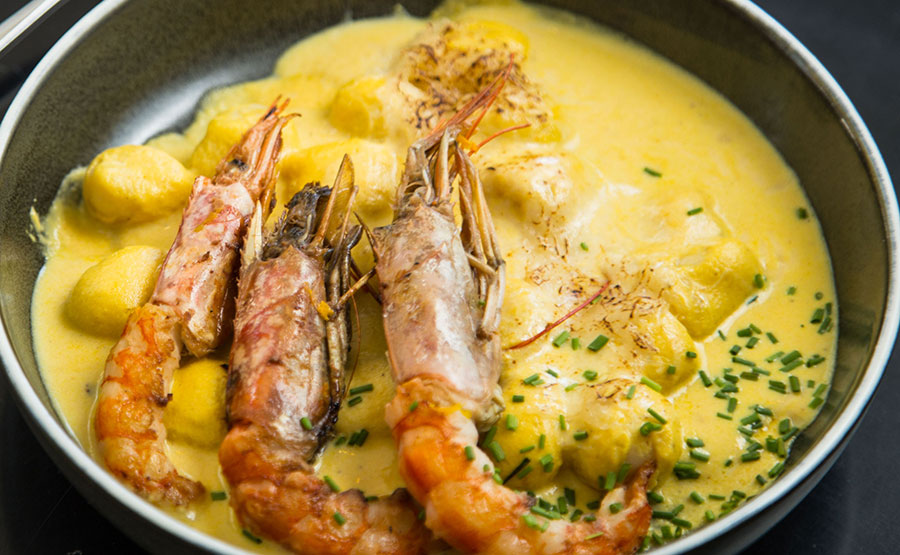 Gnocchi a la Huancaína y langostinos - País Restaurant