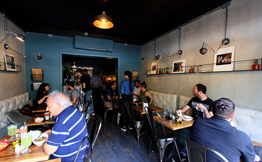 Pequeo saln y bar - Los Canallas