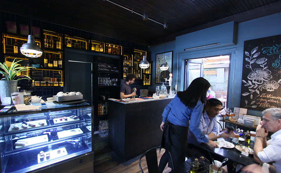 Pequeo saln y bar - Los Canallas