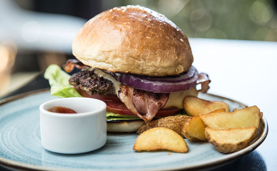Burger Imperial con tocino - País Restaurant