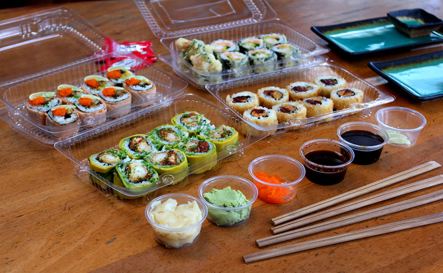 Presentacin en mesa con el packing del delivery - Ichiban