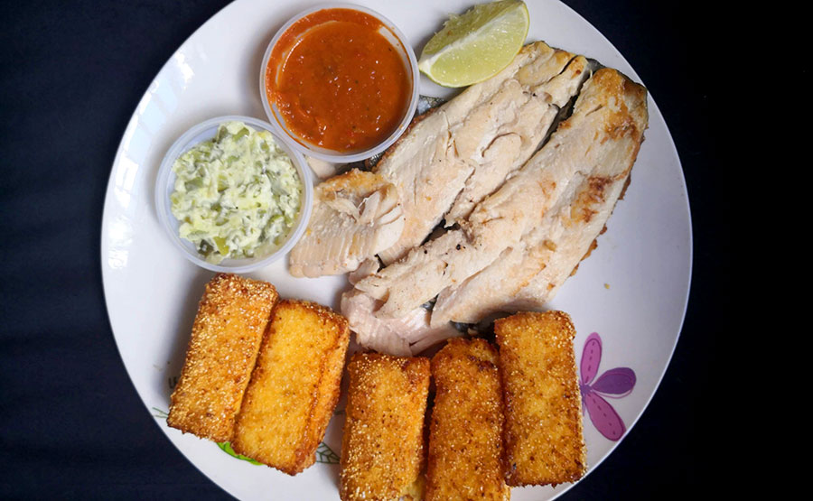 Trucha arcoíris a la plancha y bastones de polenta